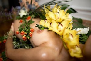 Talyana milf live escorts & erotic massage